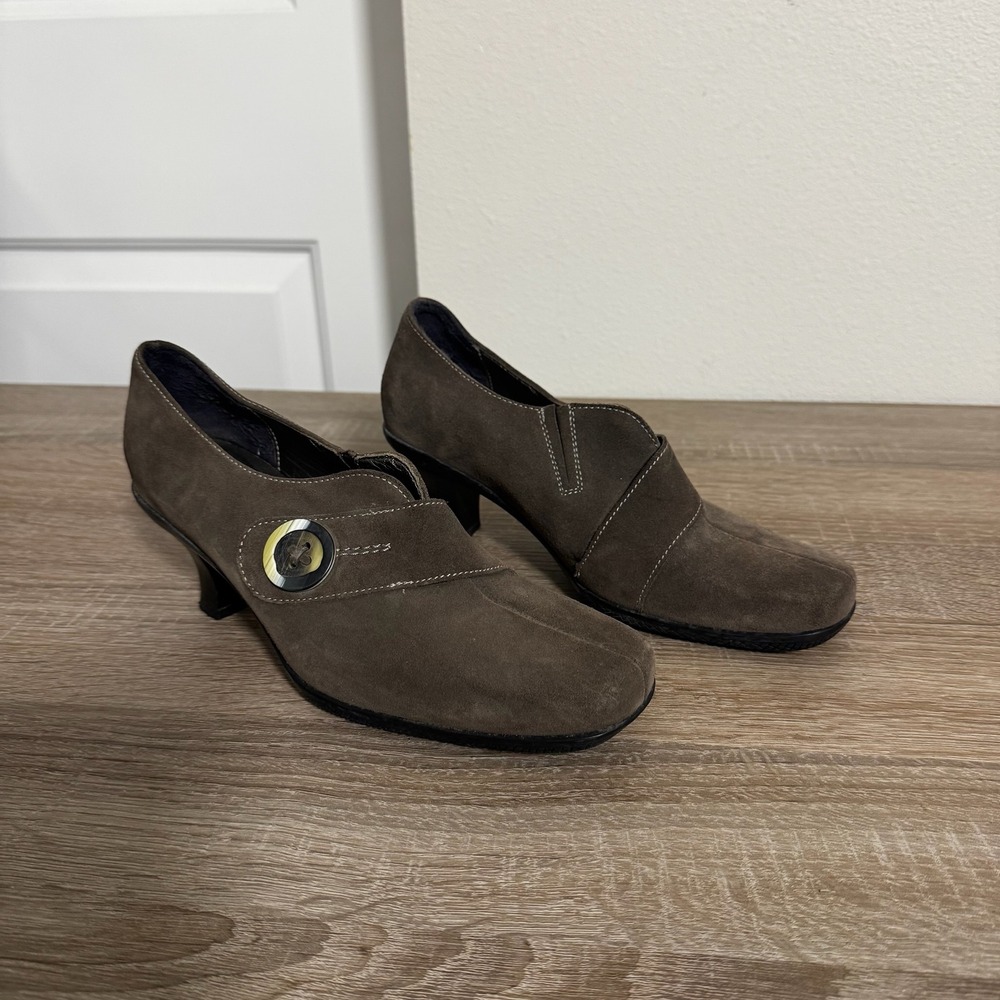 La Canadienne Brown Suede Waterproof Pumps Square Toe Button Accent 6.5 M Canada